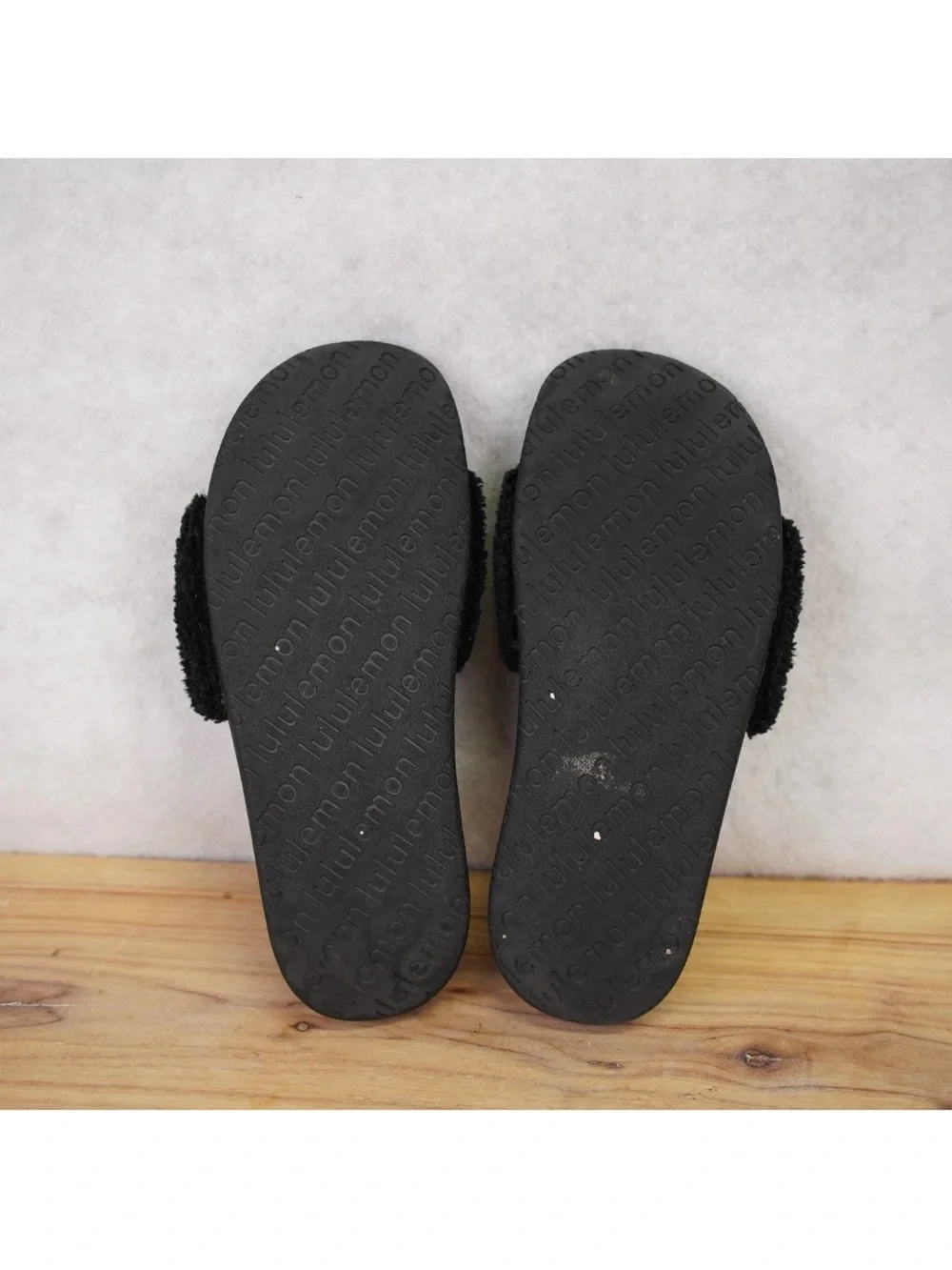 Lululemon Women’s Restfeel Slide Fleece Black Gold Comfort Sandals Size US 8